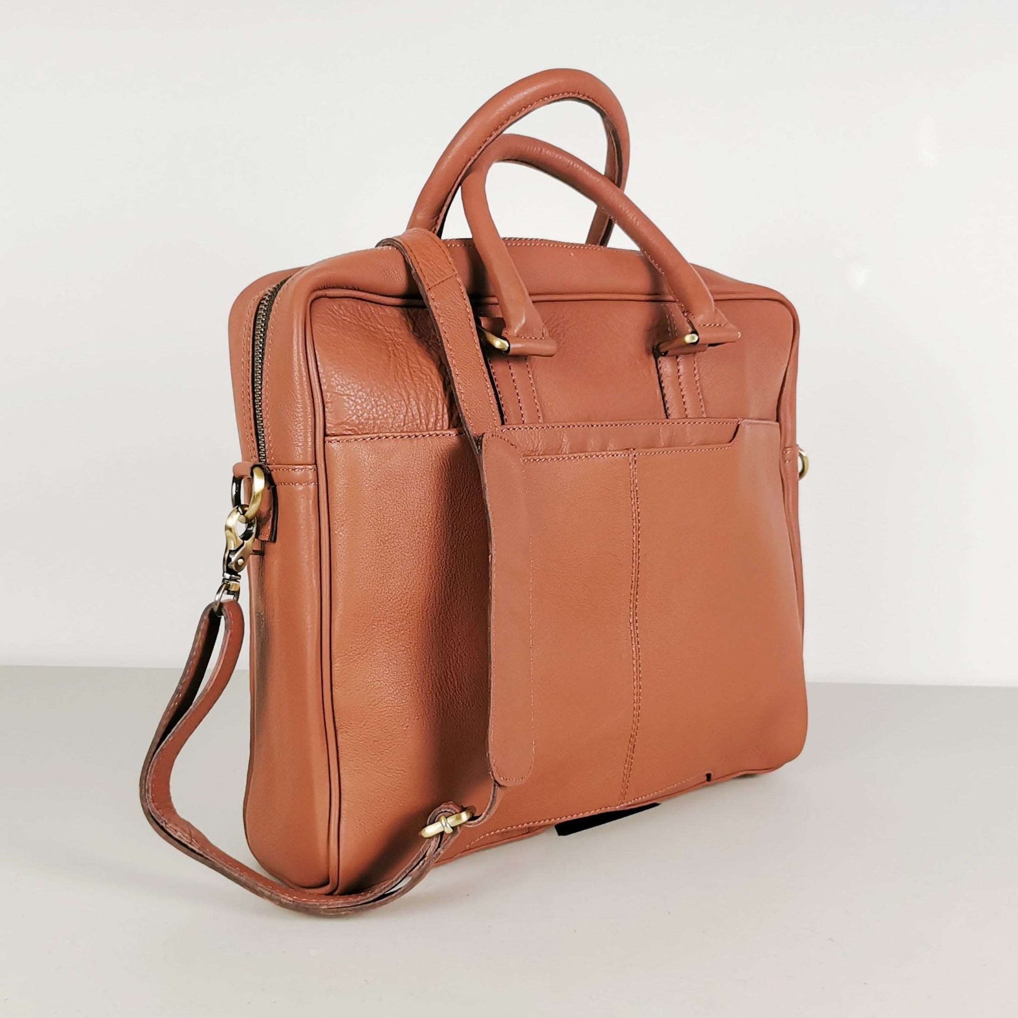 The Signature Messenger Bag Men Brown-3